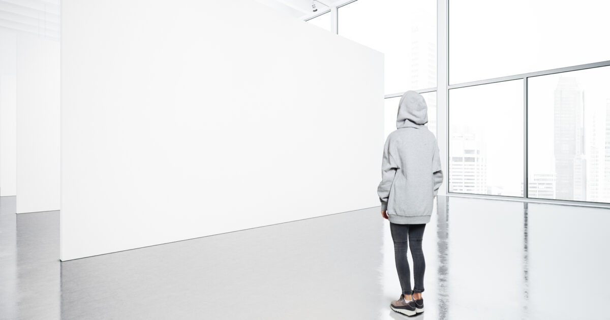 stampa su parete bianca