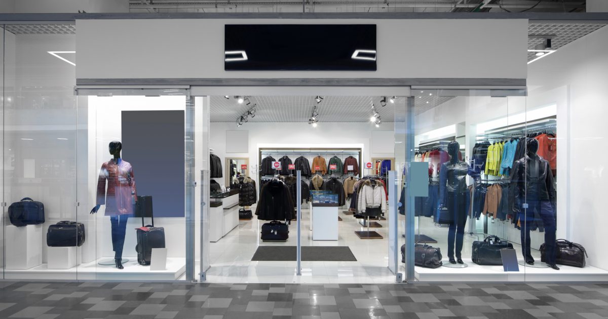 stampa-verticale-su-vetro-negozi