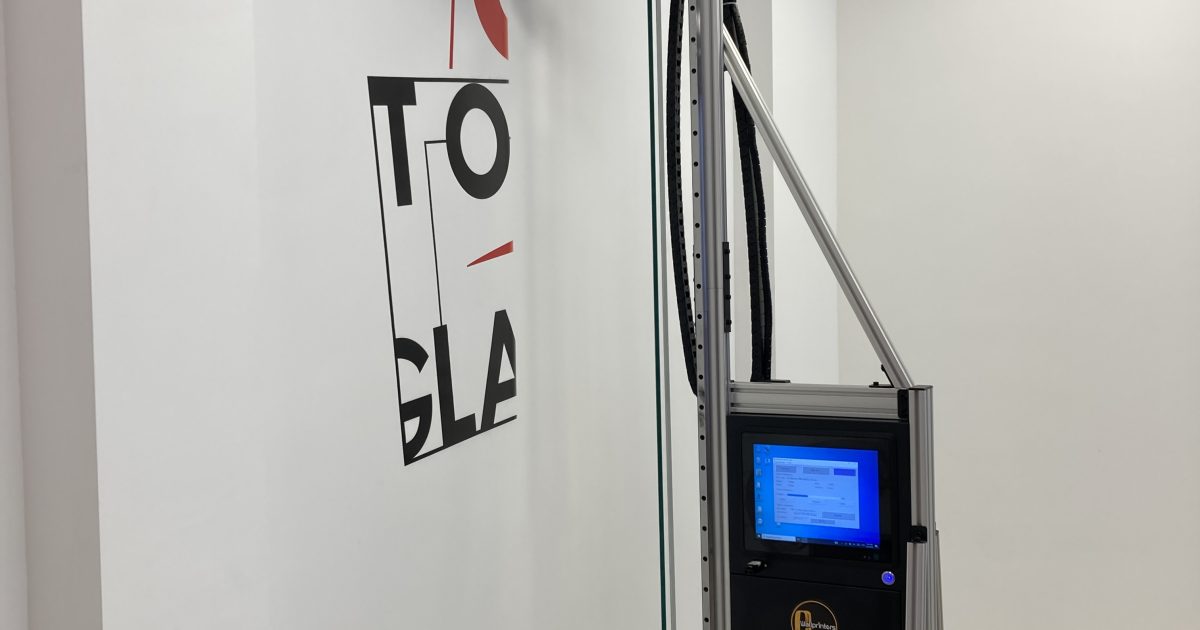 stampa-logo-azienda-wallprinter-su-parete